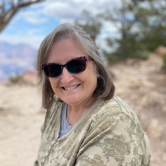 Meet your Poshers, Kendra & Mom - Picture 2 of 2